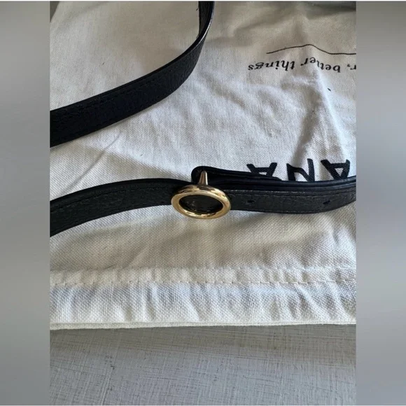 LIKE NEW Cuyana Concertina Phone Bag in Black Pebbled Leather - Picture 7 of 11